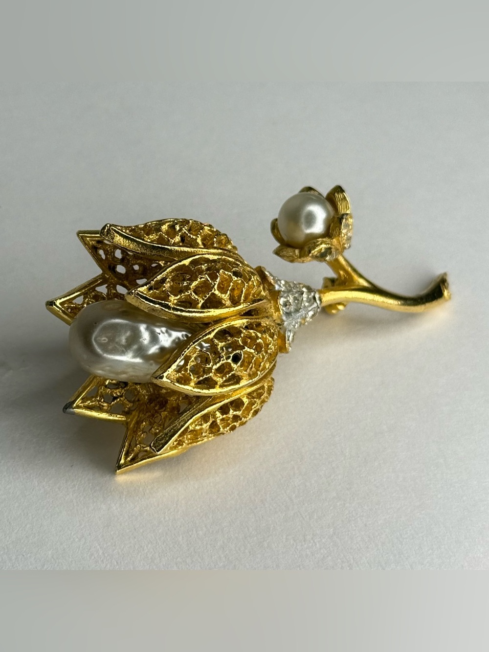 VINTAGE SIGNED BSK Faux Baroque Pearl Gold Tone Tulip Flower Brooch Pin - Picture 5 of 7